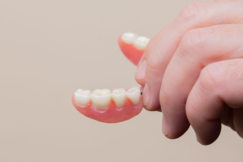 5 Health Problems That Ill-Fitting Dentures Can Cause